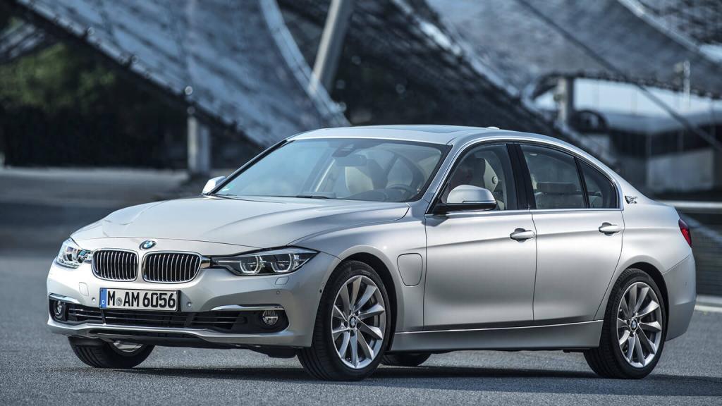 BMW 330e 