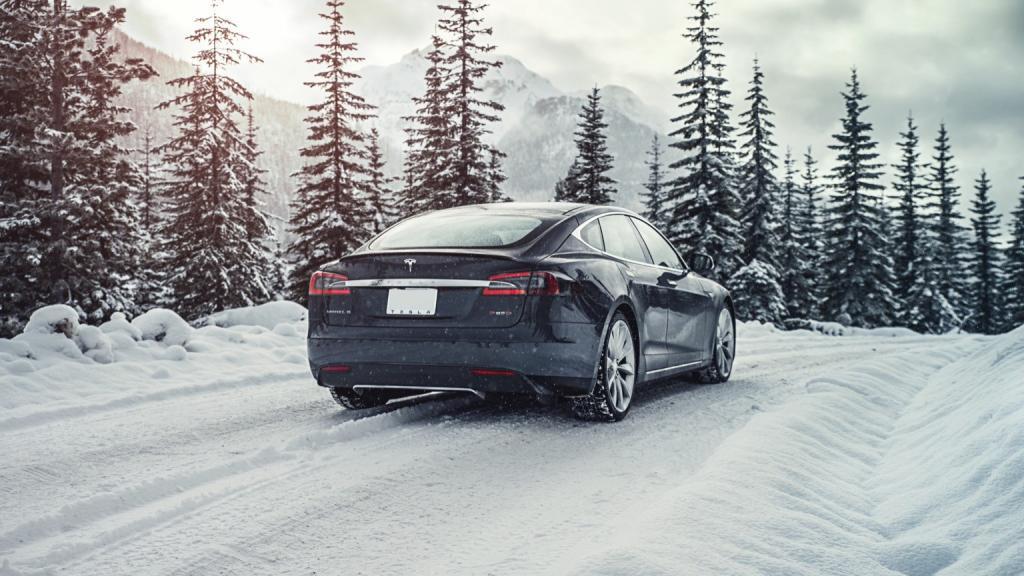 Tesla Model S 85D