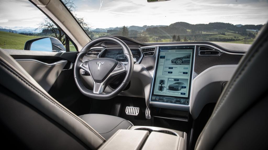 Tesla Model S Ludicrous Performance