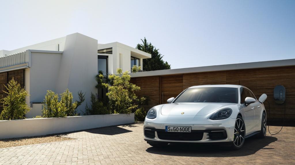 Porsche Panamera Sport Turismo 4 E-Hybrid