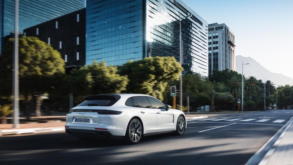 Porsche Panamera Sport Turismo 4 E-Hybrid