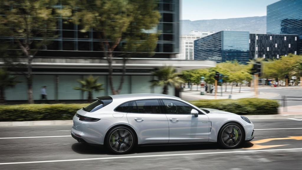 Porsche Panamera Sport Turismo 4 E-Hybrid