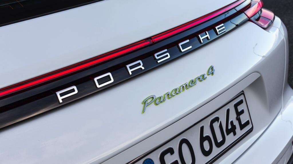Porsche Panamera Sport Turismo 4 E-Hybrid