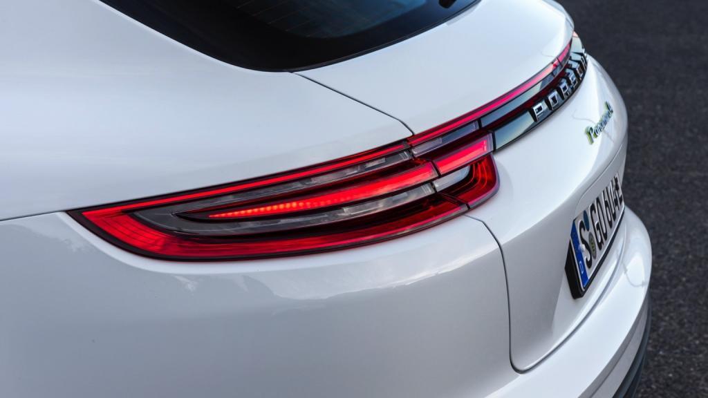 Porsche Panamera Sport Turismo 4 E-Hybrid