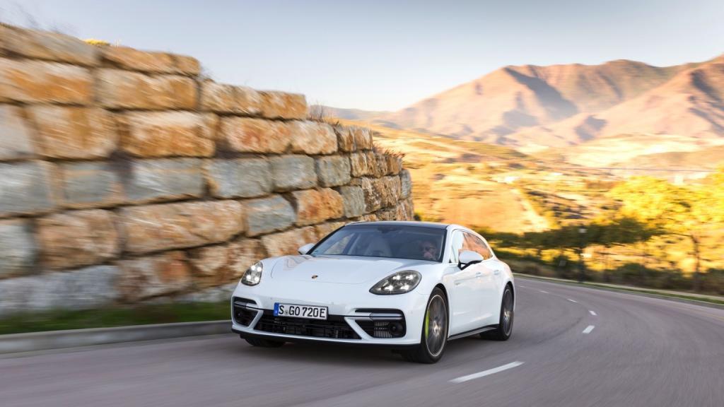 Porsche Panamera Sport Turismo 4 E-Hybrid