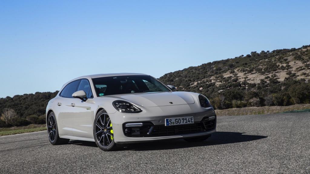 Porsche Panamera Sport Turismo 4 E-Hybrid