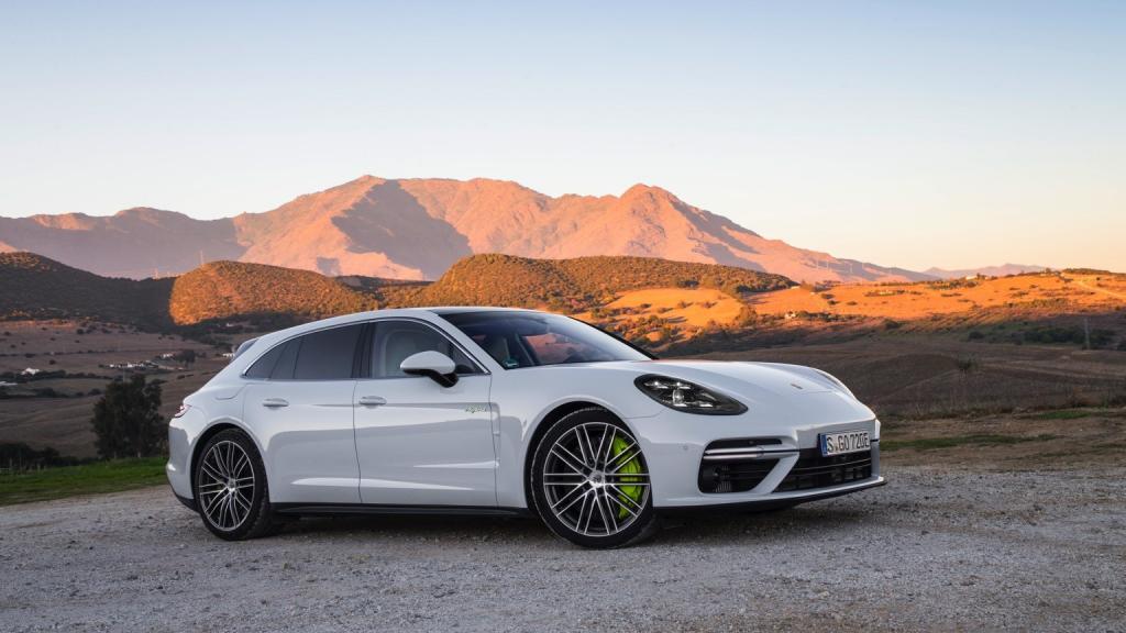 Porsche Panamera Sport Turismo 4 E-Hybrid