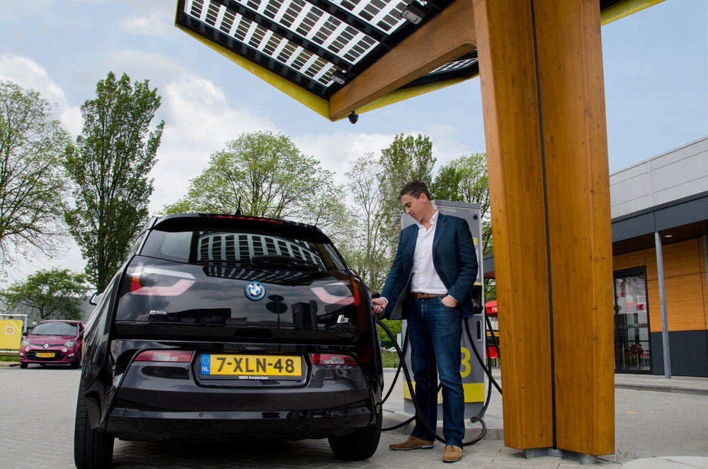 Fastned oplaadstation met BMW