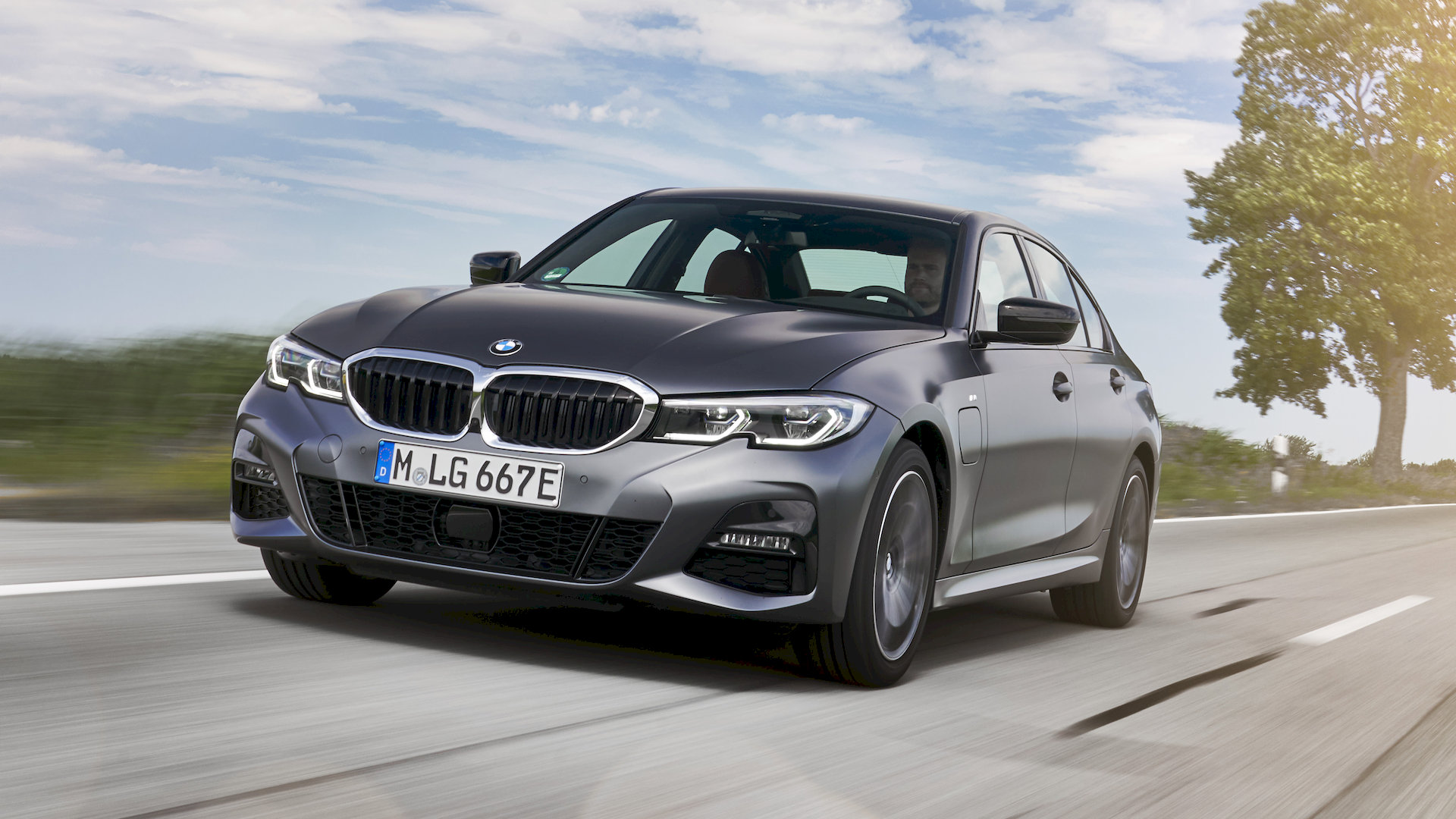 BMW 330e plug-in hybride: vermogen en toch een minimaal –