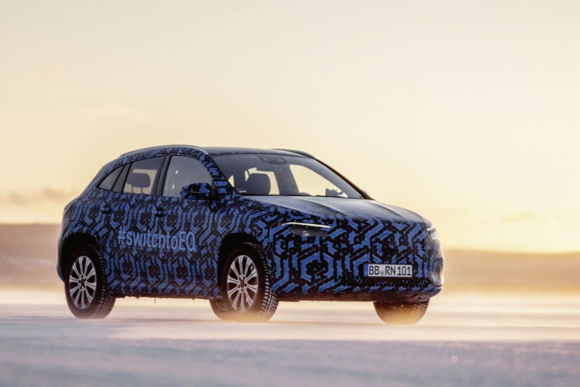 De foto's van een ingepakte EQA zijn vandaag door Mercedes-Benz zelf verspreid.