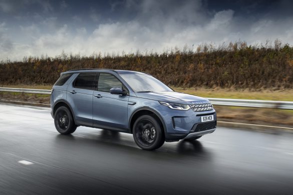 Discovery Sport P300e AWD-3