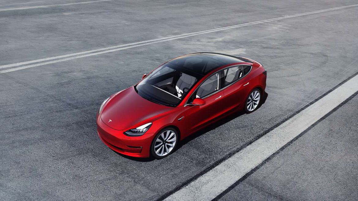 Een nieuw accupakket voor de Tesla Model 3 kan hem een stuk goedkoper maken. De Tesla Model 3 krijgt binnenkort een nieuw, verbeterd en goedkoper accupakket.