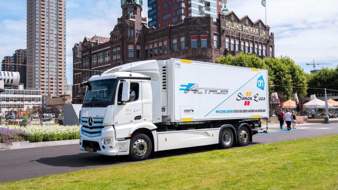 De Mercedes eActros zal in Nederland ook zijn kilometers gaan maken.