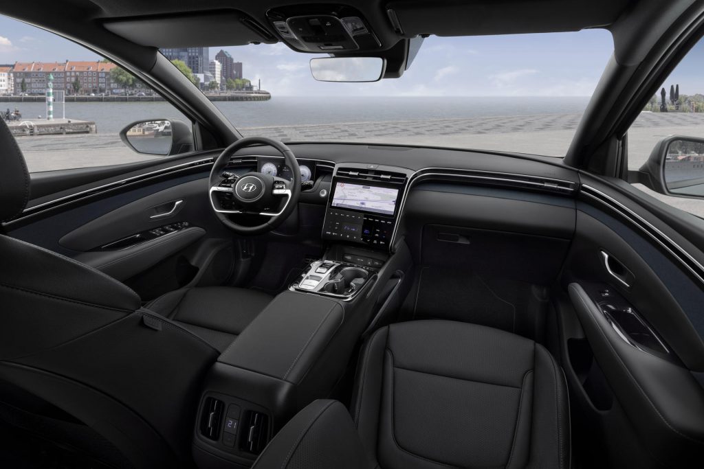 Interieur en fashboard van de Hyundai Tucson hybride model 2021
