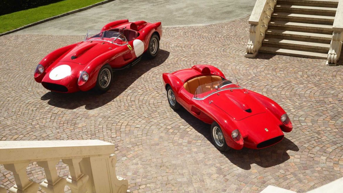 De Testa Rossa J is een nauwkeurige replica die volledig elektrisch is.