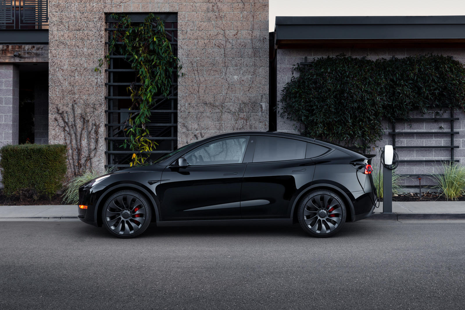 Eerste leveringen van 'Europese' Tesla Model Y beginnen in maart –  Elektrischeauto.nl