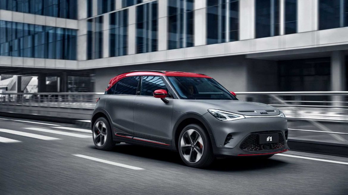 De Smart #1 Brabus levert ongekende kracht in deze compacte crossover. De Smart #1 Brabus levert ongekende kracht in deze compacte crossover.