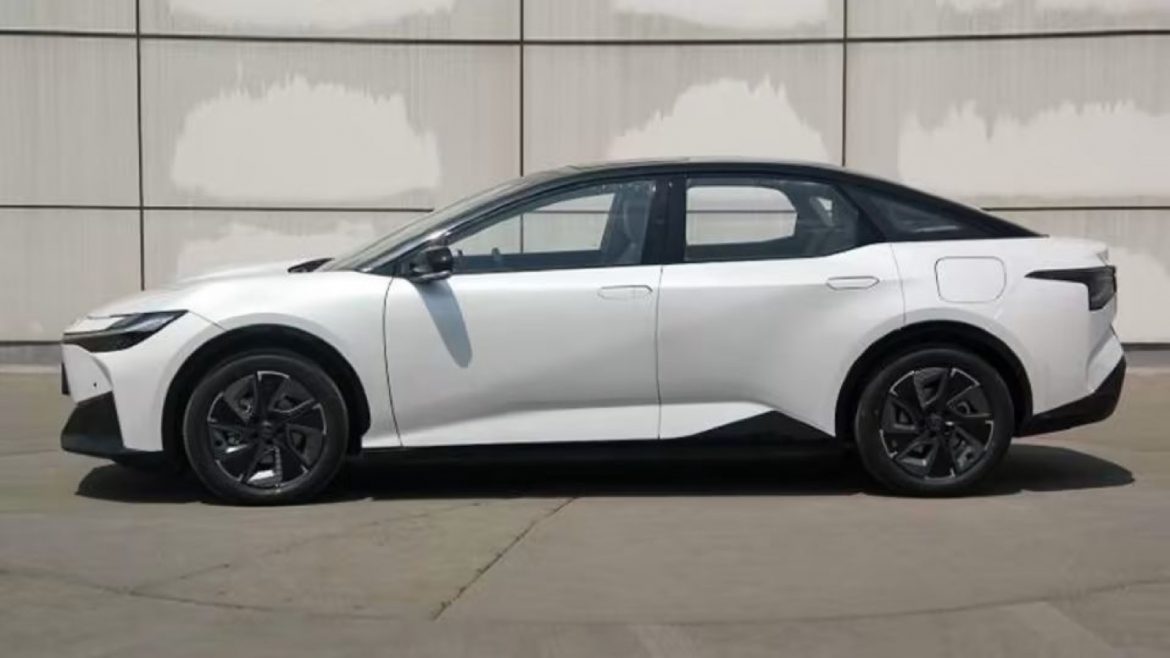Toyota bZ3 komt waarschijnlijk in 2024 naar Europa. Toyota bZ3 komt waarschijnlijk in 2024 naar Europa.