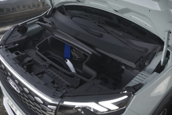 Ford E-Tourneo Courier