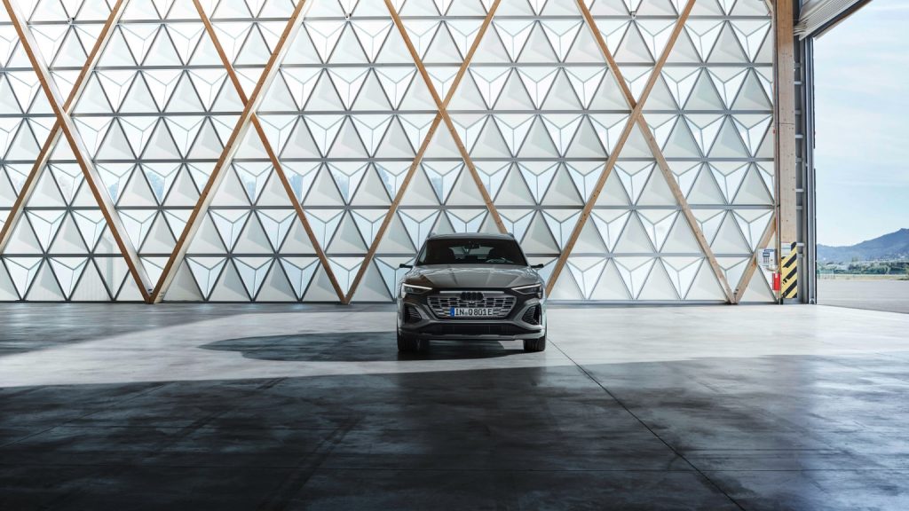 Audi Q8 e-tron 55 quattro (2022-2024) Preise und technische Daten - EV  Database