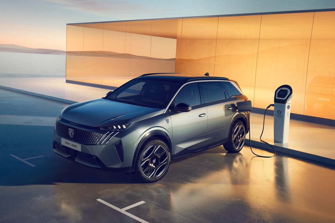 Peugeot e-5008