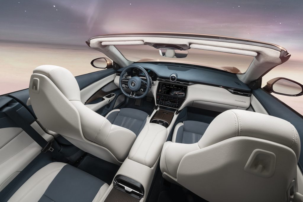 interieur van de elektrische Maserati GranCabrio Folgore cabriolet