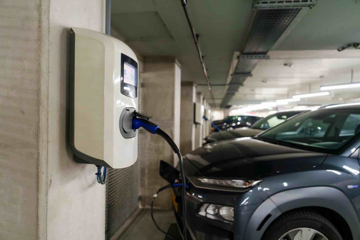 Parkeren met elektrische auto in parkeergarage