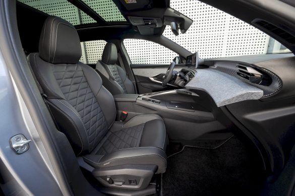 Peugeot E-3008 AWD