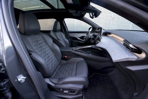 Peugeot E-5008 AWD: