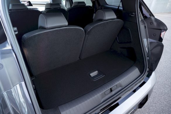 Peugeot E-5008 AWD: