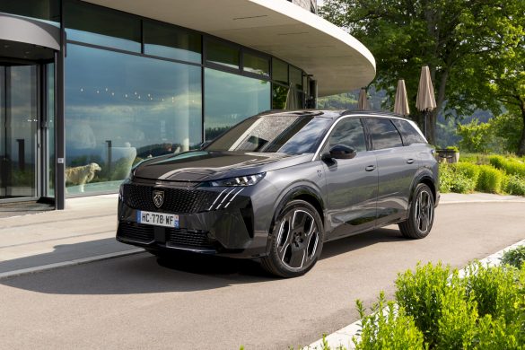 Peugeot E-5008 AWD: