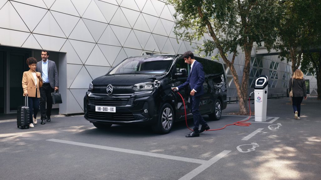  e-SpaceTourer Standard 50 kWh