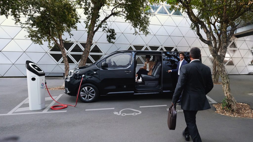  e-SpaceTourer Standard 50 kWh