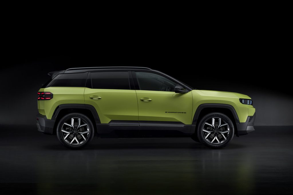 Elektrische Jeep Compass in productie