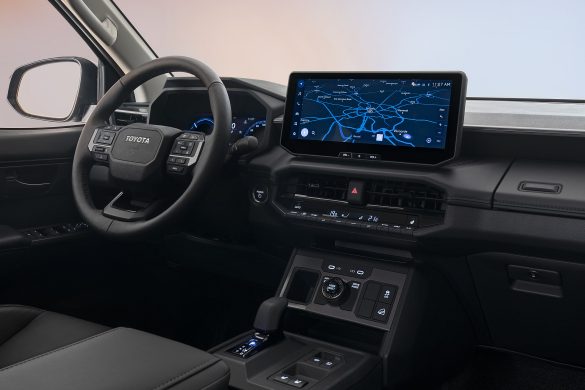 TOYOTA-Hilux-BEV-int2 Toyota Hilux BEV