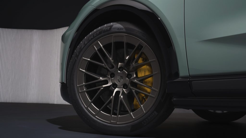  Cayenne Turbo Electric