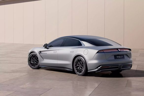 byd-yangwang-u7-l-achter BYD Yangwang U7