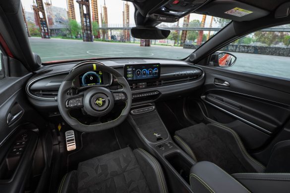 Abarth 600e nu verkrijgbaar als Turismo en Competizione