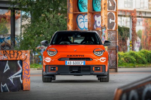 Abarth 600e nu verkrijgbaar als Turismo en Competizione