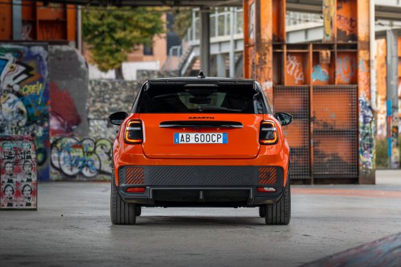 Abarth 600e nu verkrijgbaar als Turismo en Competizione