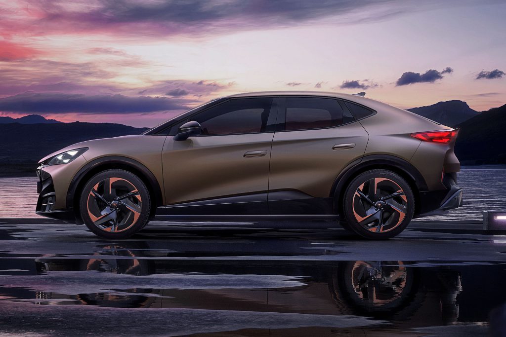 Cupra Tavascan krijgt een update én een nieuwe instapversie met 140 kW en 58 kWh netto. Deze haalt circa 435 km WLTP en komt na de zomervakantie naar Nederland.