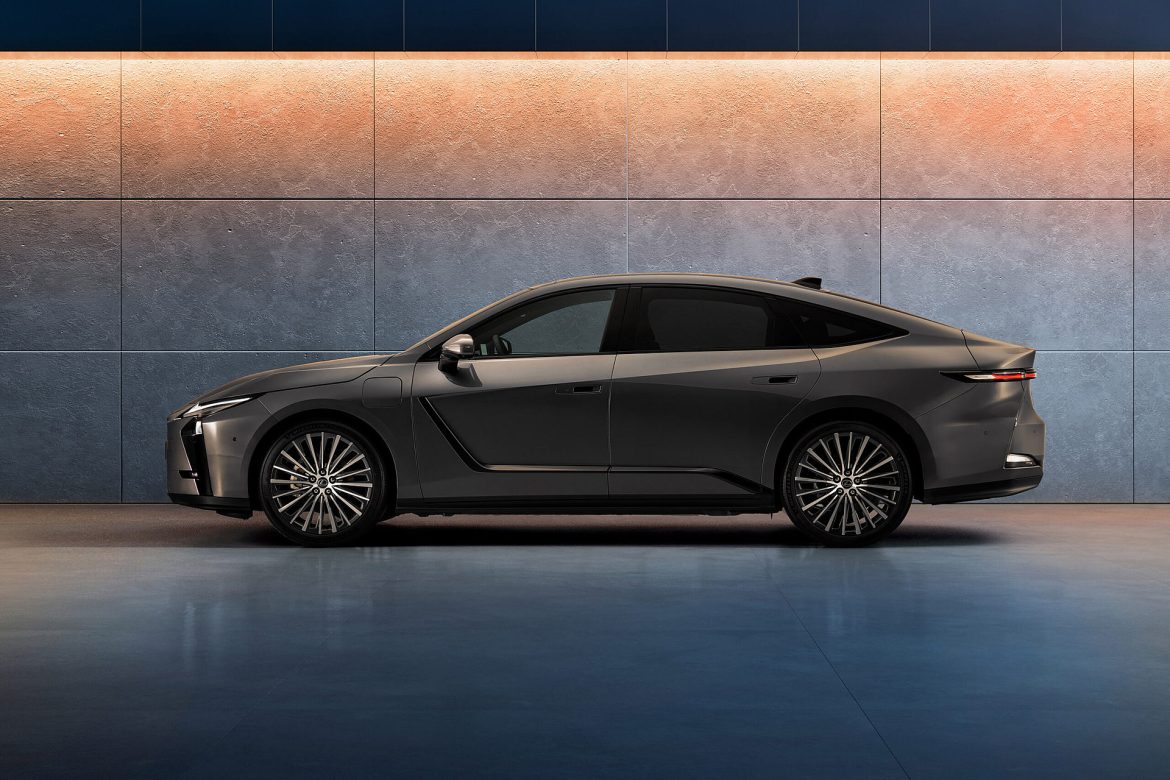 Lexus ES als hybride of volledig elektrisch
