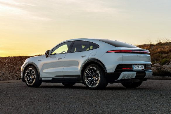 Porsche Cayenne Coupé Electric krijgt drie uitvoeringen, 800V-laden en tot 669 kilometer WLTP-actieradius.