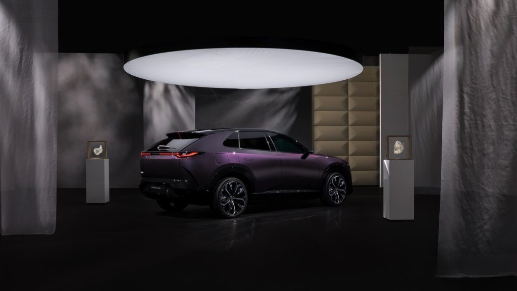 Mazda CX-6e 