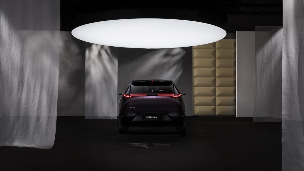 Mazda CX-6e 
