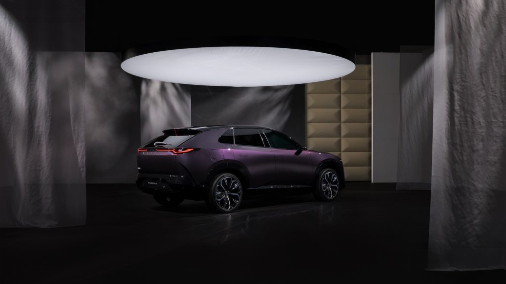 Mazda CX-6e 