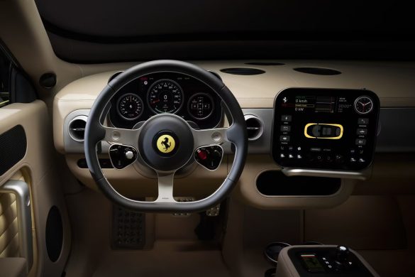 ferrari-luce-int2 De elektrische Ferrari Luce is onthuld. Ferrari’s eerste EV krijgt vier motoren, 122 kWh accu, tot 350 kW snelladen en circa 530 km actieradius.