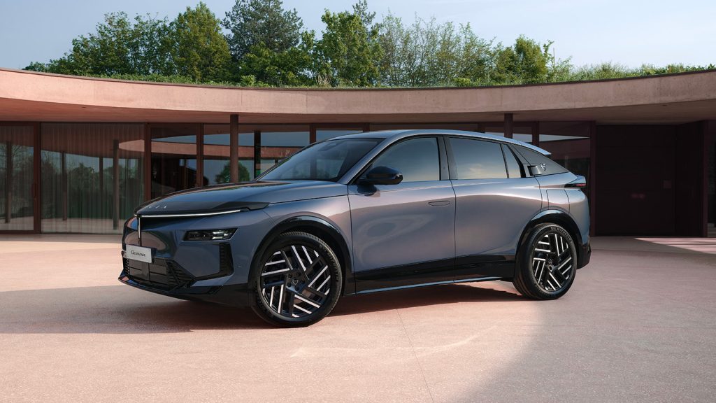 Lancia Gamma komt eind 2026 naar Nederland. De elektrische cross-over-fastback krijgt tot 740 km WLTP en 375 pk met AWD.