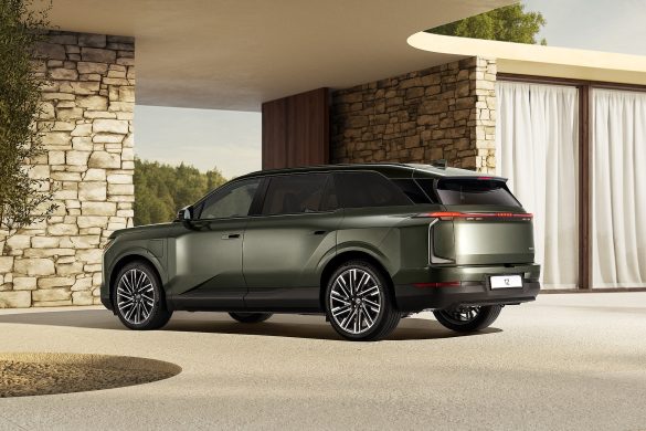 De Lexus TZ is een nieuwe elektrische SUV met zes zitplaatsen, 95,82 kWh accu, tot 530 km WLTP en levering in Nederland vanaf begin 2027.