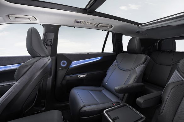 De Lexus TZ is een nieuwe elektrische SUV met zes zitplaatsen, 95,82 kWh accu, tot 530 km WLTP en levering in Nederland vanaf begin 2027.